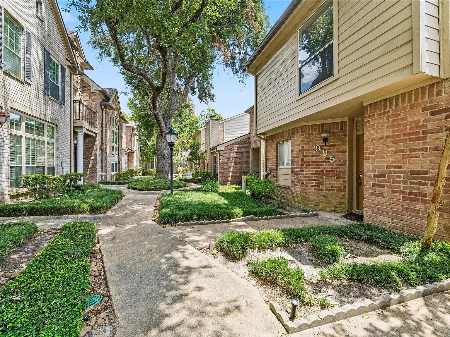 2 bed, 2.5 bath, 1508 sqft, $2,500 — Photo 2