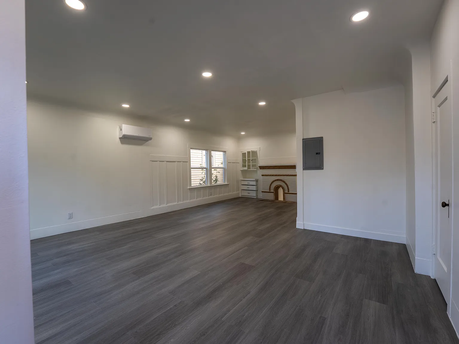 2 bed, 1055 sqft, $4,000 — Photo 2