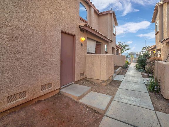 2nd image of 555 Roxella Ln Unit B