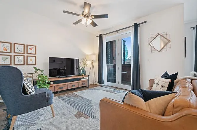 1530 W Fullerton Ave #1 — Photo 4