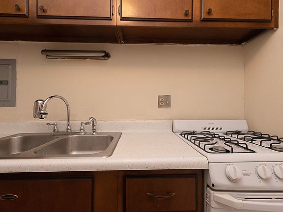 4th image of 660 W Wrightwood Ave APT 303