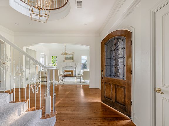 2nd image of 6034 Park Ln