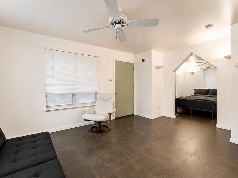 2505 Seton Ave — Photo 2
