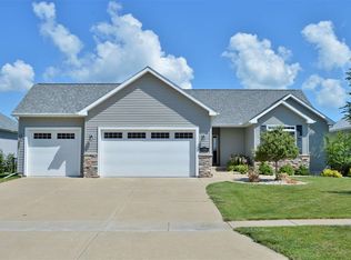 354 W Broadmoor Dr, Eldridge, IA 52748
