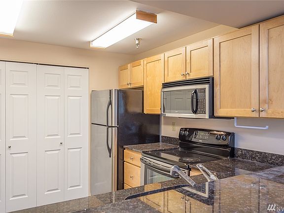 4th image of 6700 NE 182nd St APT D304