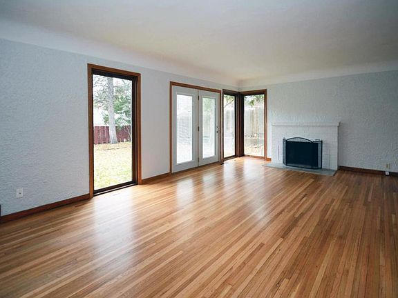 2nd image of 1853 Cottage Ave E