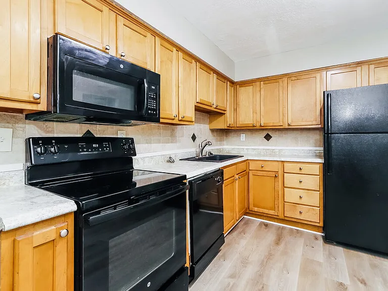 4712 Dohn Rd — Photo 7