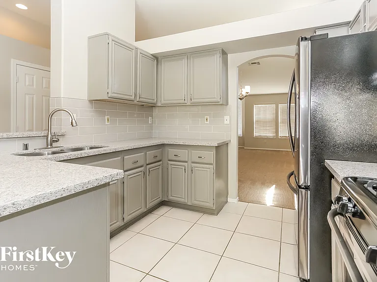4421 Inez Dr — Photo 6