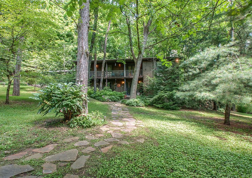 Beautiful 1.02 acre lot