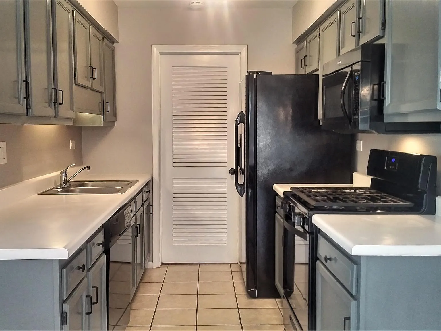 2 bed, 1059 sqft, $1,950 — Photo 4