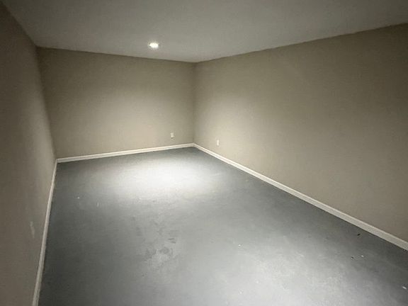 4th image of 1563 Oakwood Dr