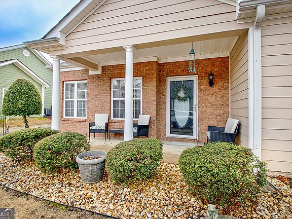 2nd image of 403 Commonwealth Cir