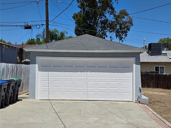 3rd image of 4494 Los Serranos Blvd