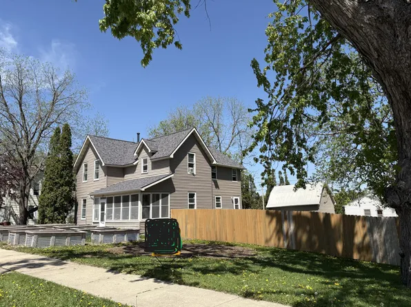 20 1st Ave NW, Plainview, MN 55964