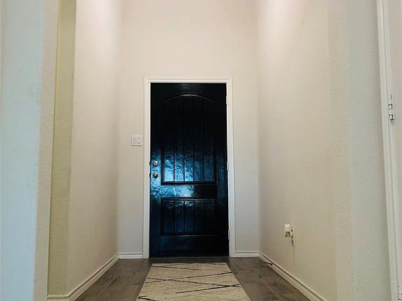 2nd image of 1616 Canary Ln
