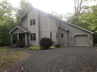 1315 Redwood Ter, Pocono Pines, PA 18350