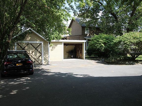 3rd image of 49 Platt St