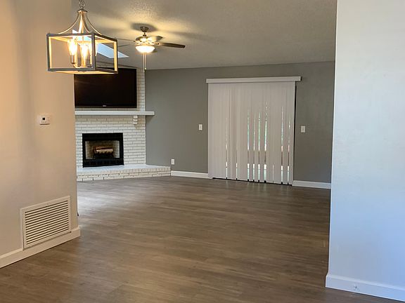 3rd image of 1119 Oak Forest Cir