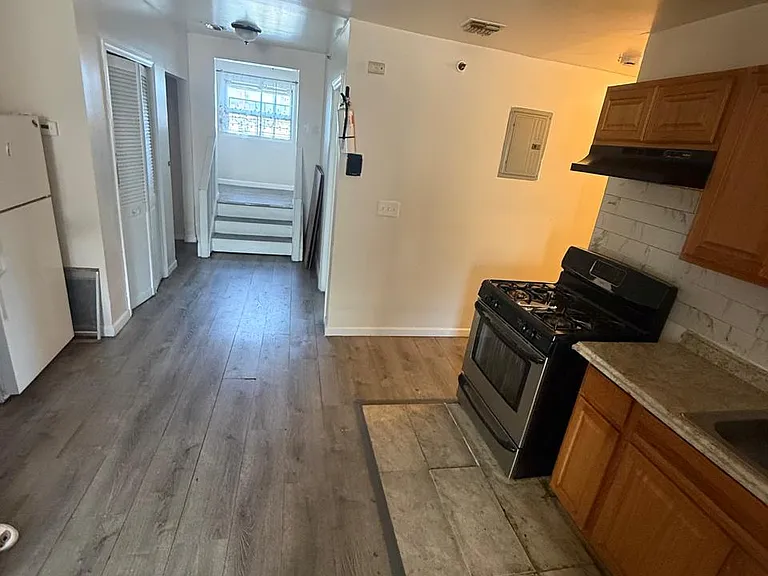 18 Van Houten St #4 — Photo 8