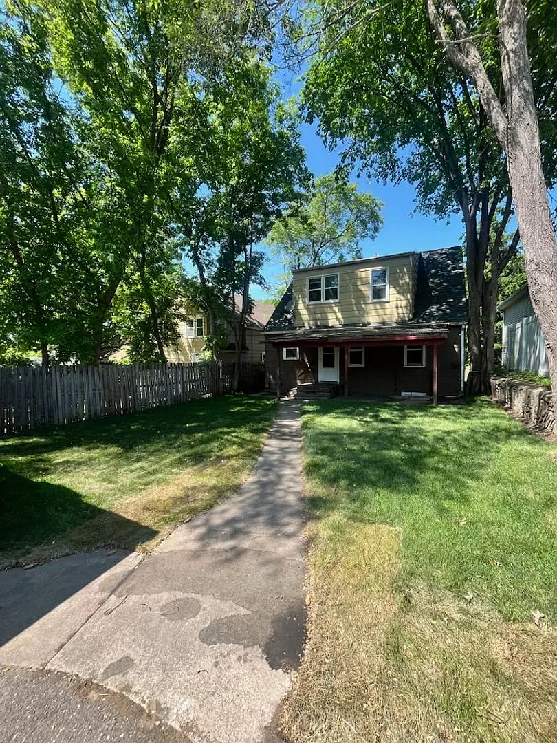 Freshly updated 3 BR/2 BA Single-Family Home in St. Paul with Double Garage and Nice Backyard! — Photo 2