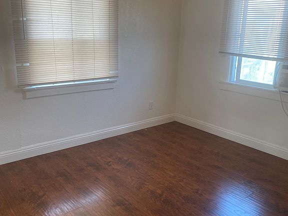 4th image of 853 1/2 W 41st Dr