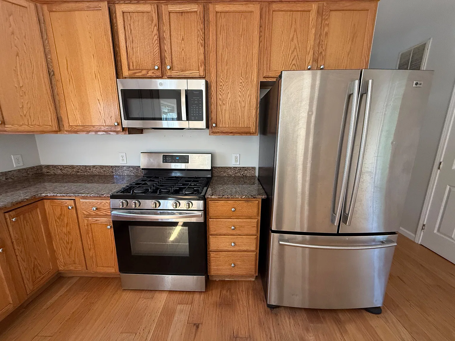 4 bed, 1944 sqft, $3,500 — Photo 3