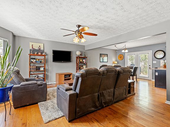 2nd image of 660 Graftons Mill Ln