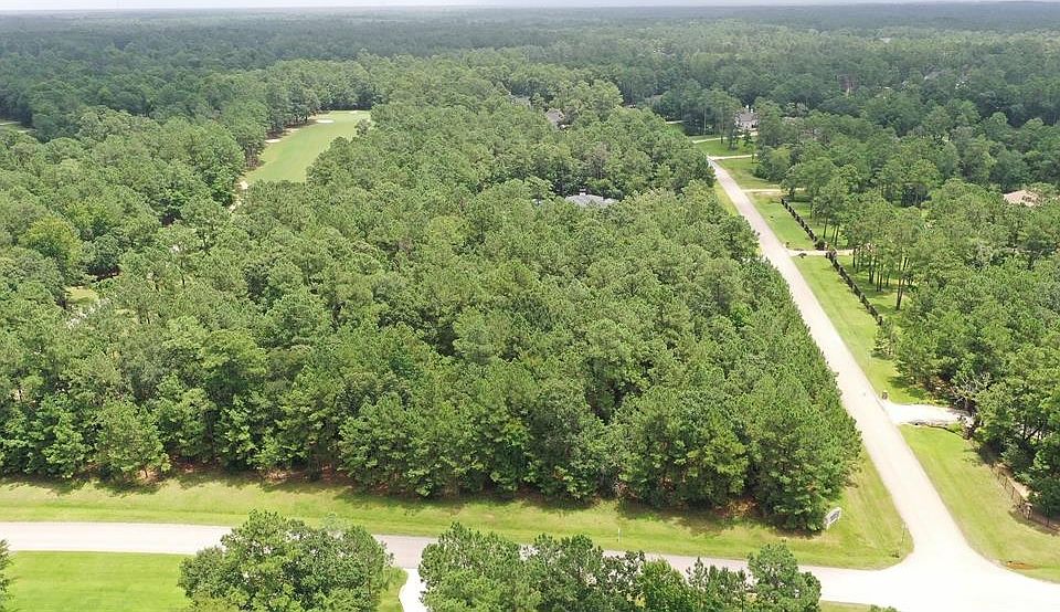 Approx 1.6 acres, heavily wooded,Corner lot! Cul De Sac Street and 5 minute cart ride to Golf Club!