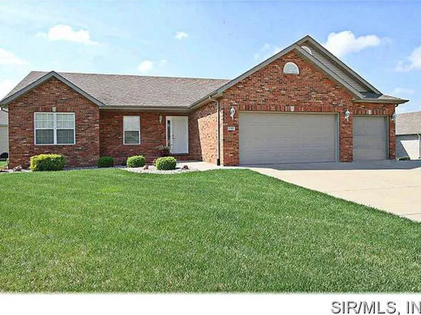 130 Stonebridge Manor Dr, Maryville, IL 62062