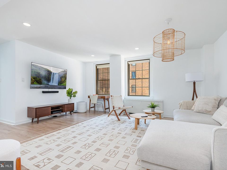 1st image of 219 S 18th St #1424