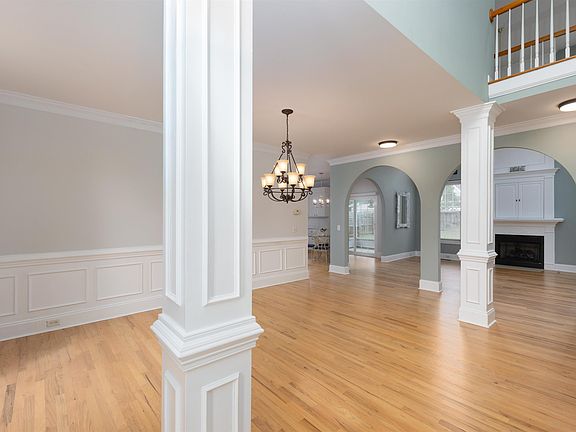 3rd image of 123 Kellers Pond Ln