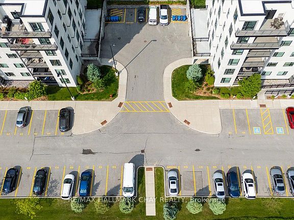 3rd image of 299 Cundles Rd E #610