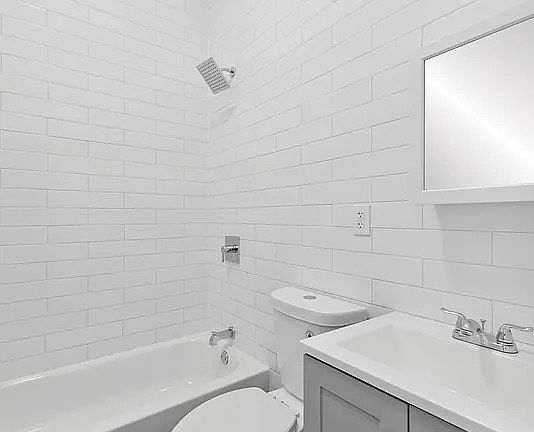 5th image of 2110 5th Ave APT 9B