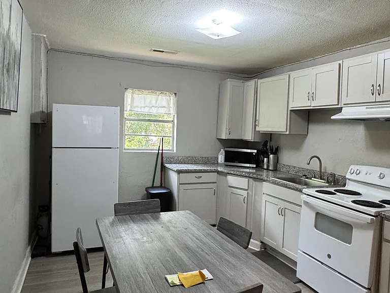 612 31st Ave S #204 — Photo 3