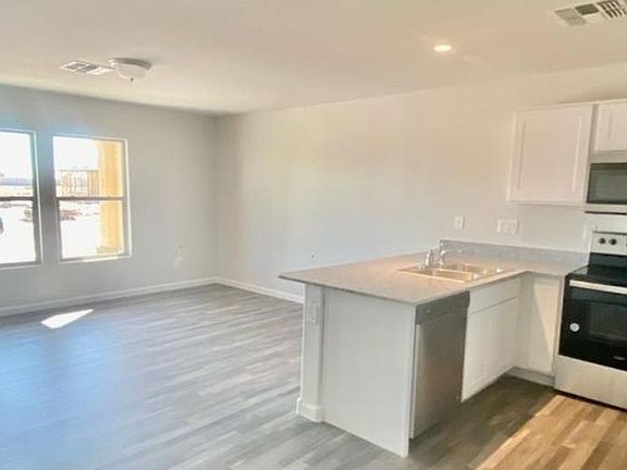 4th image of 248 W Dewey Ave