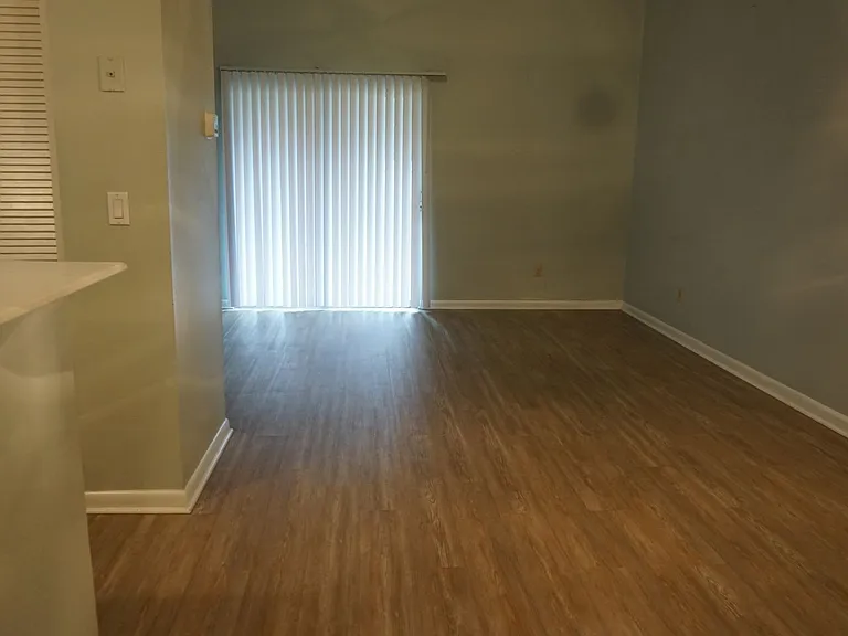 5492 Pinehaven Ct — Photo 2