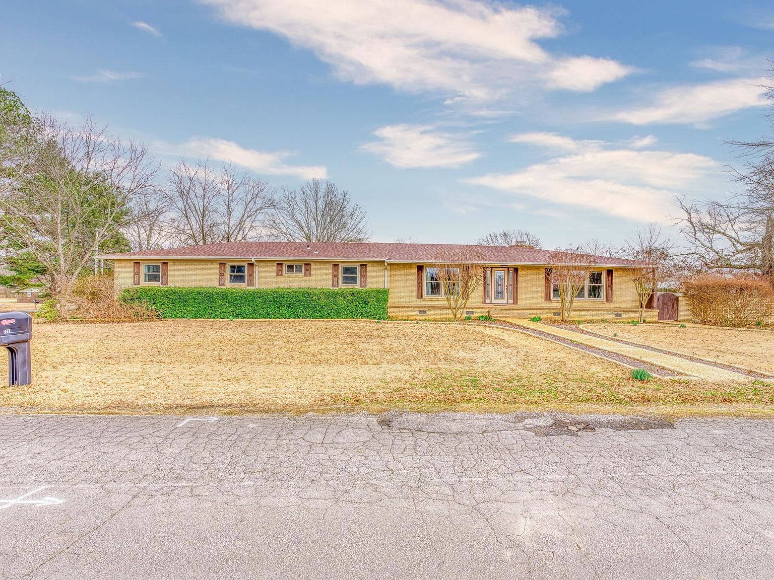 110 Graham Ave, Tuscumbia, AL 35674 Zillow