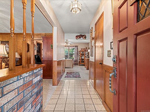 5th image of 400 Moore Ln