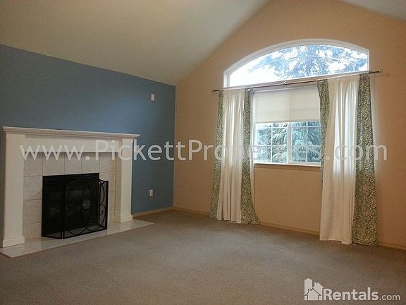 5th image of 265 Fox Glove Ct