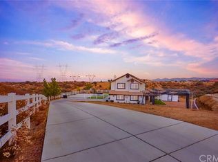 9849 Farmington St, Oak Hills, CA 92344