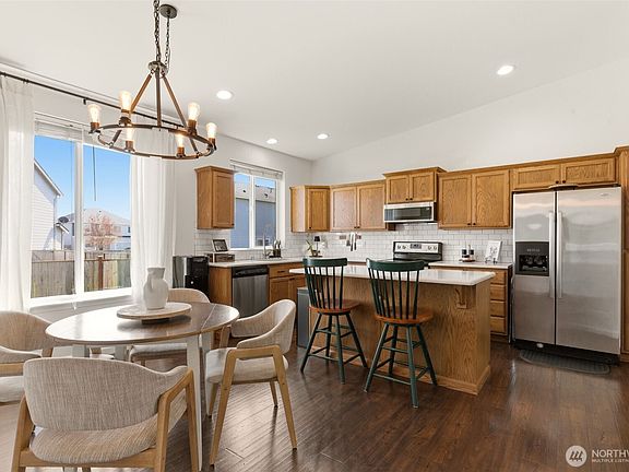 4th image of 9914 Cascadian Avenue SE