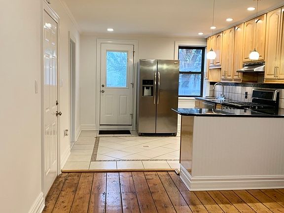 4th image of 73 Waverly Ave APT 1