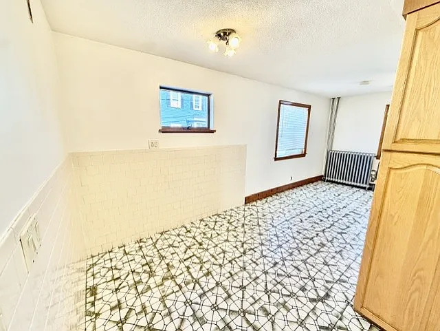 3 bed, 9999 sqft, $3,000 — Photo 3
