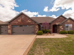 1170 Ellen Ray Ln, Centerton, AR 72719
