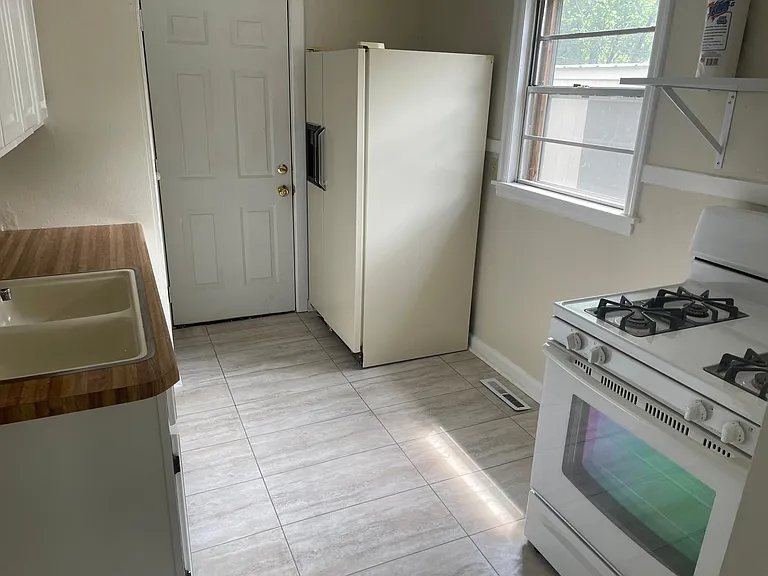 420 38th Street Pl — Photo 3