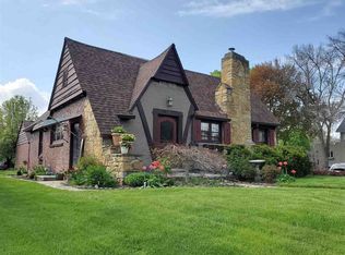 1122 N 3rd St, Clinton, IA 52732