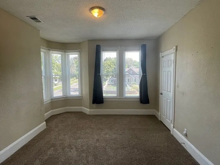 1199 Burr Street — Photo 7