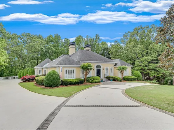 2900 Club Pl, Gainesville, GA 30506