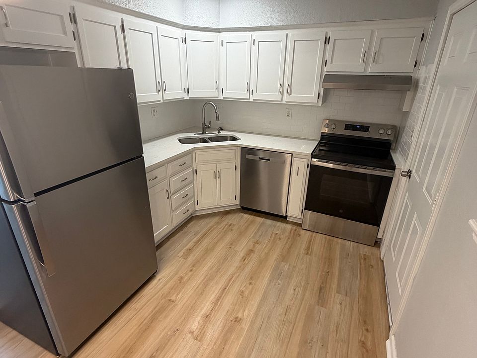 1st image of 106 E Sunrise Dr