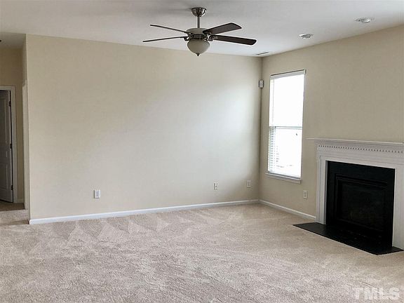 4th image of 1004 Oak Park Dr